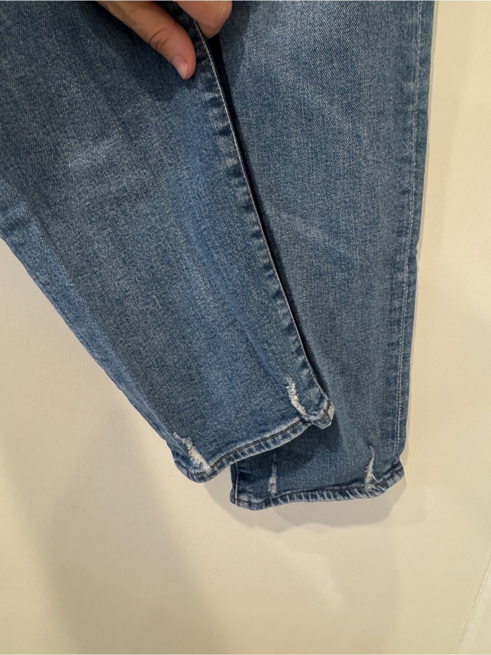 Express Mid Rise Boyfriend Distressed Straight Leg Jeans Women’s Size 2 - Picture 4 of 7